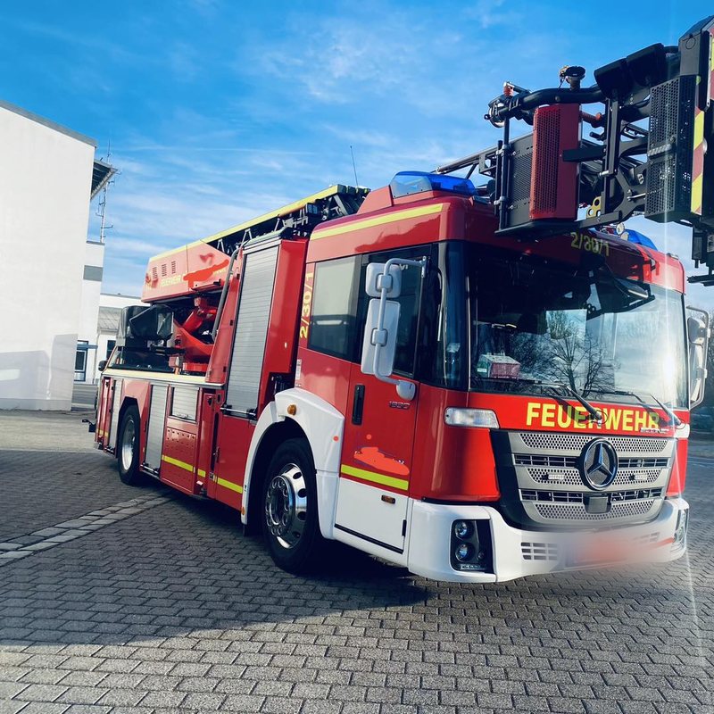 Feuerwehr-Drehleiter auf Mercedes-Benz Econic