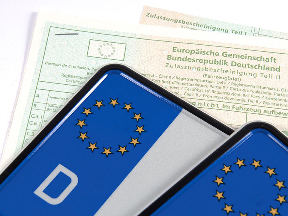 Zulassungsbescheinigung und EU-Kennzeichen – Zulassungsservice
